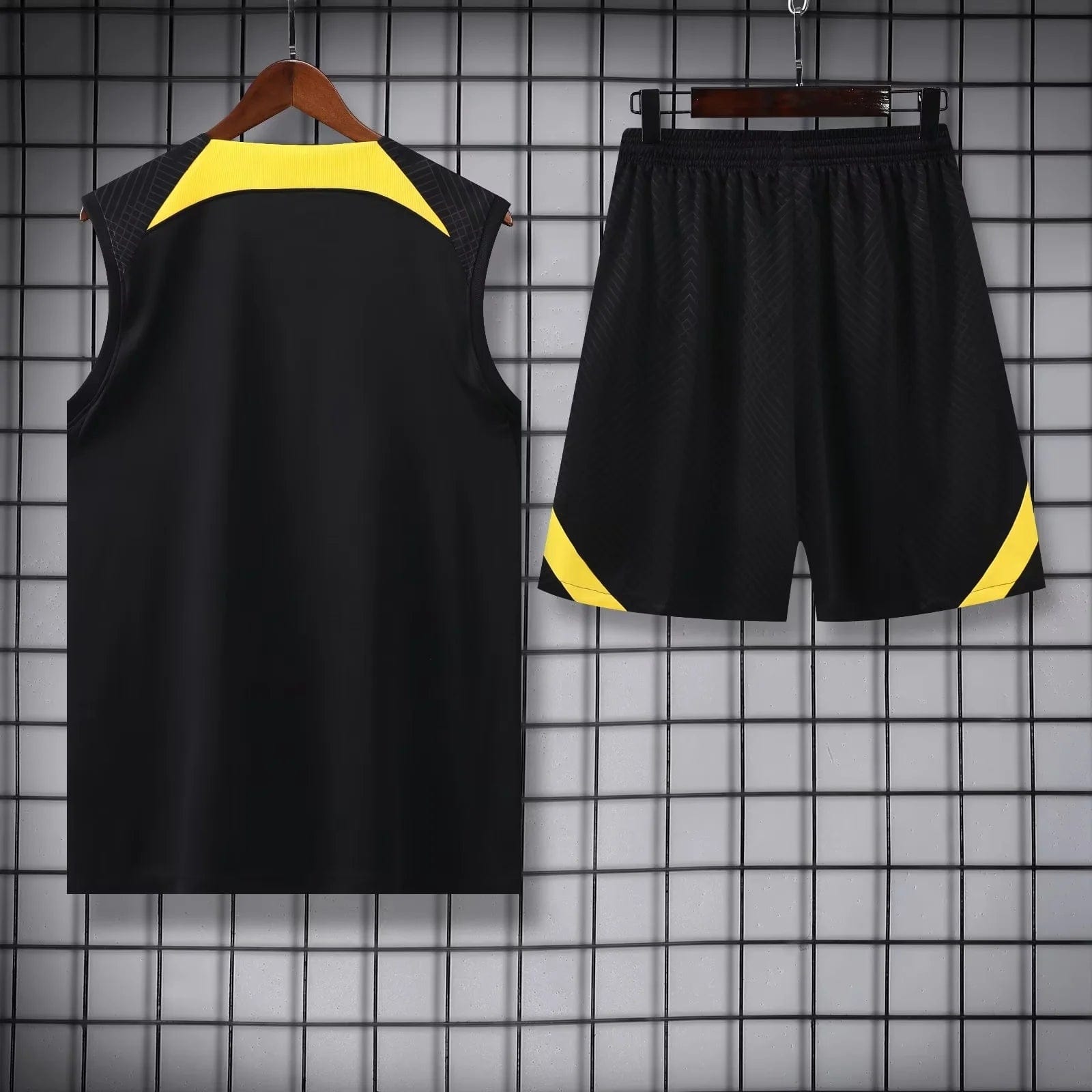 PSG Sleeveless Training Kit 23/24 - Black/Yellow